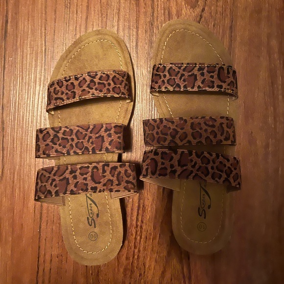 New Super Jack Size 10 Cheetah Sandals - Picture 1 of 3